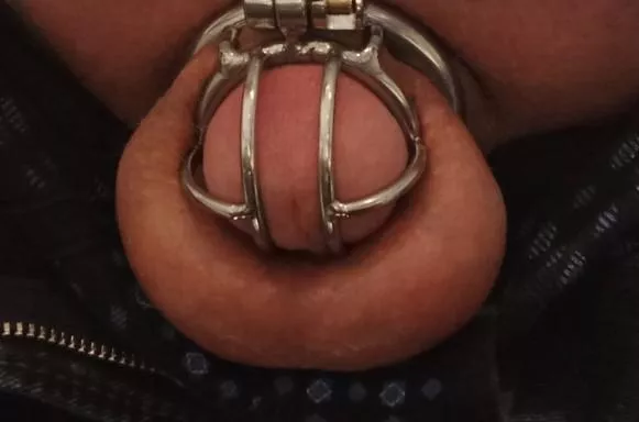 Tiniest cage fits me perfectly 🤏🤣 posted by Dull-Temporary6245