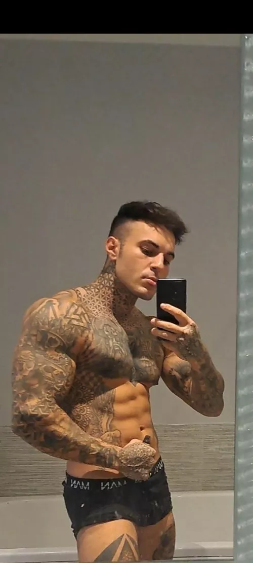 Watch me as I flex by bahamianDowel769