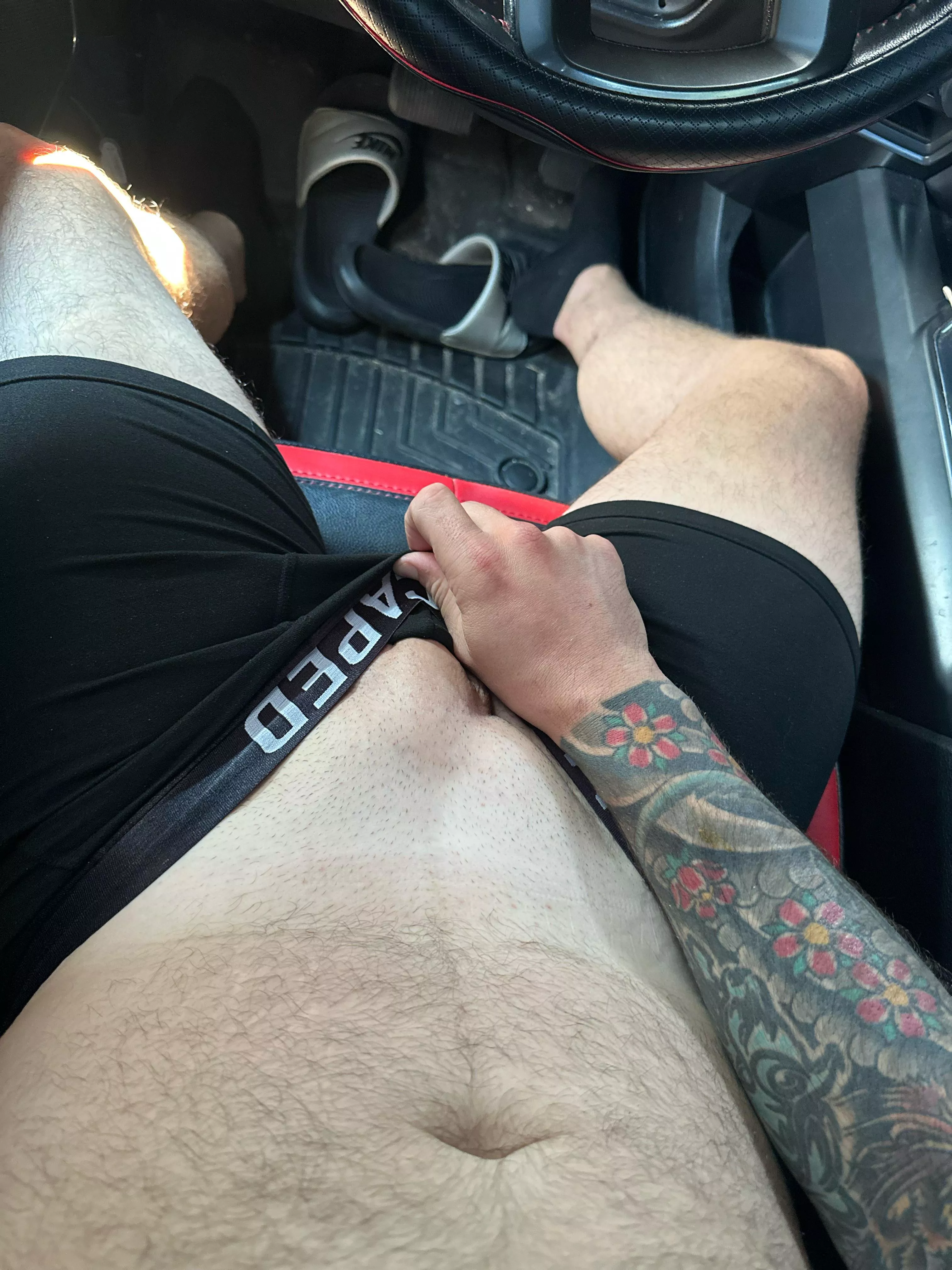 (32) so horny on my break 😈😩 dms open!! posted by Economy_Stage1721