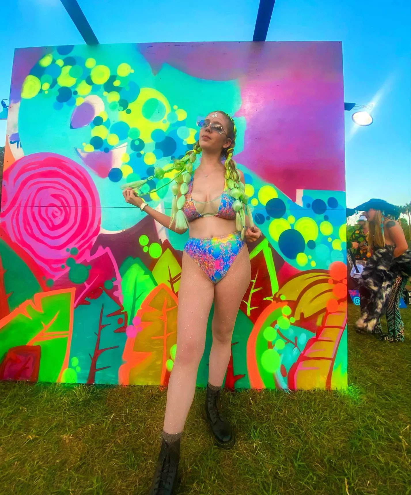 Busty posted by coldhotpocket83