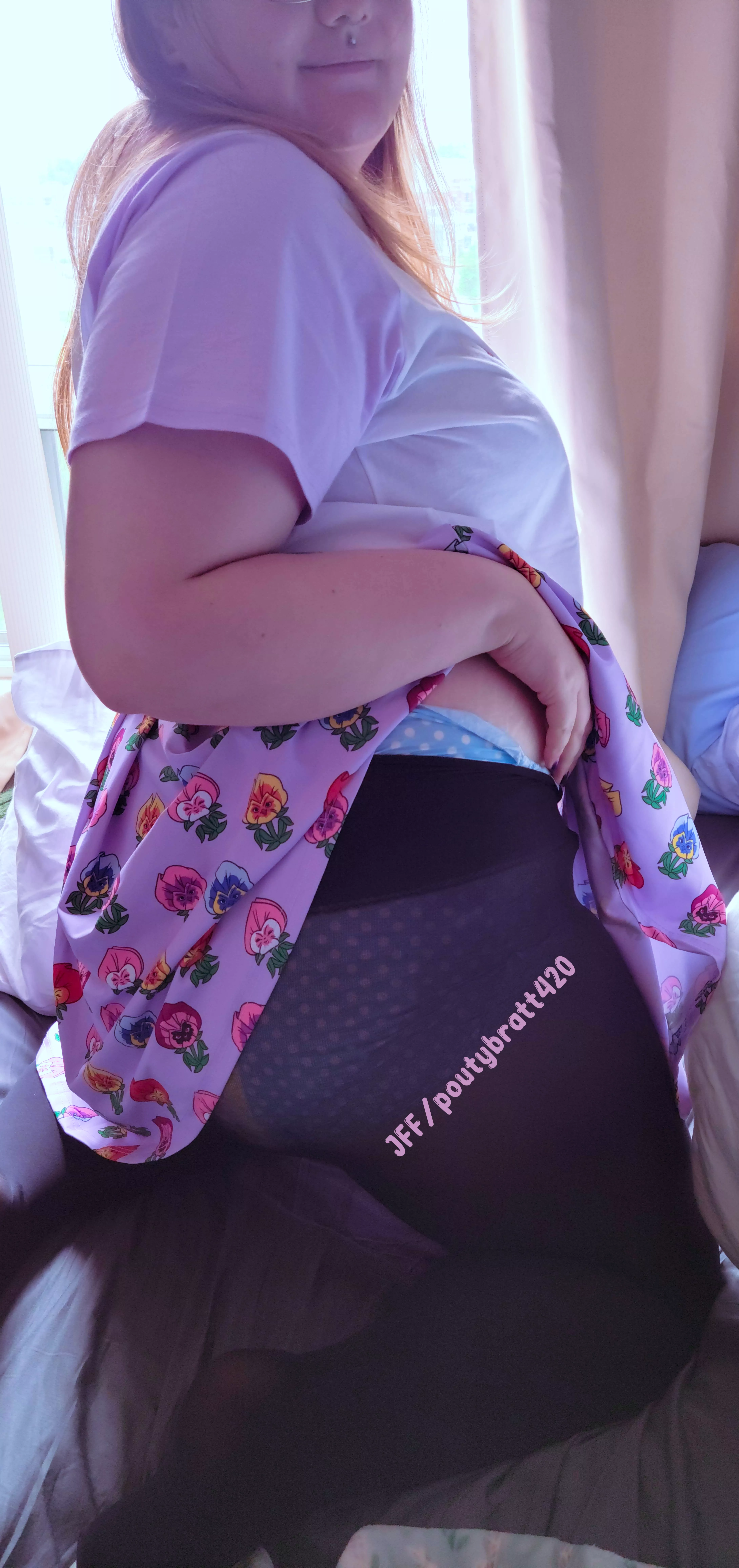 butt pats please~! 🌸 posted by pampered420