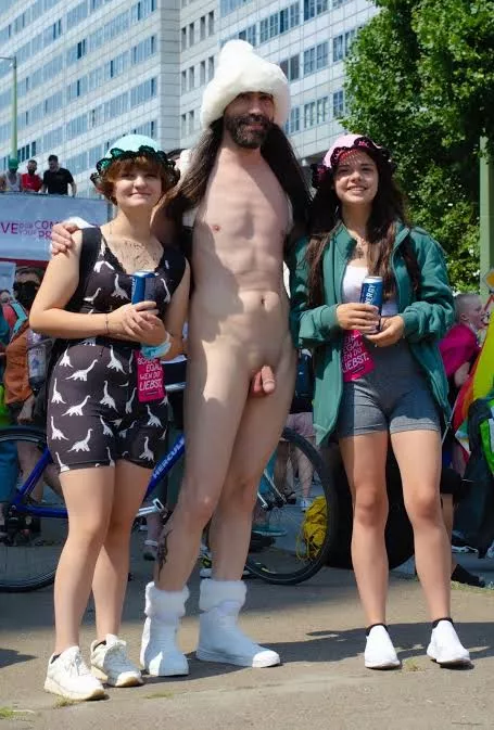 Cfnm Public..... posted by Kcmn-83