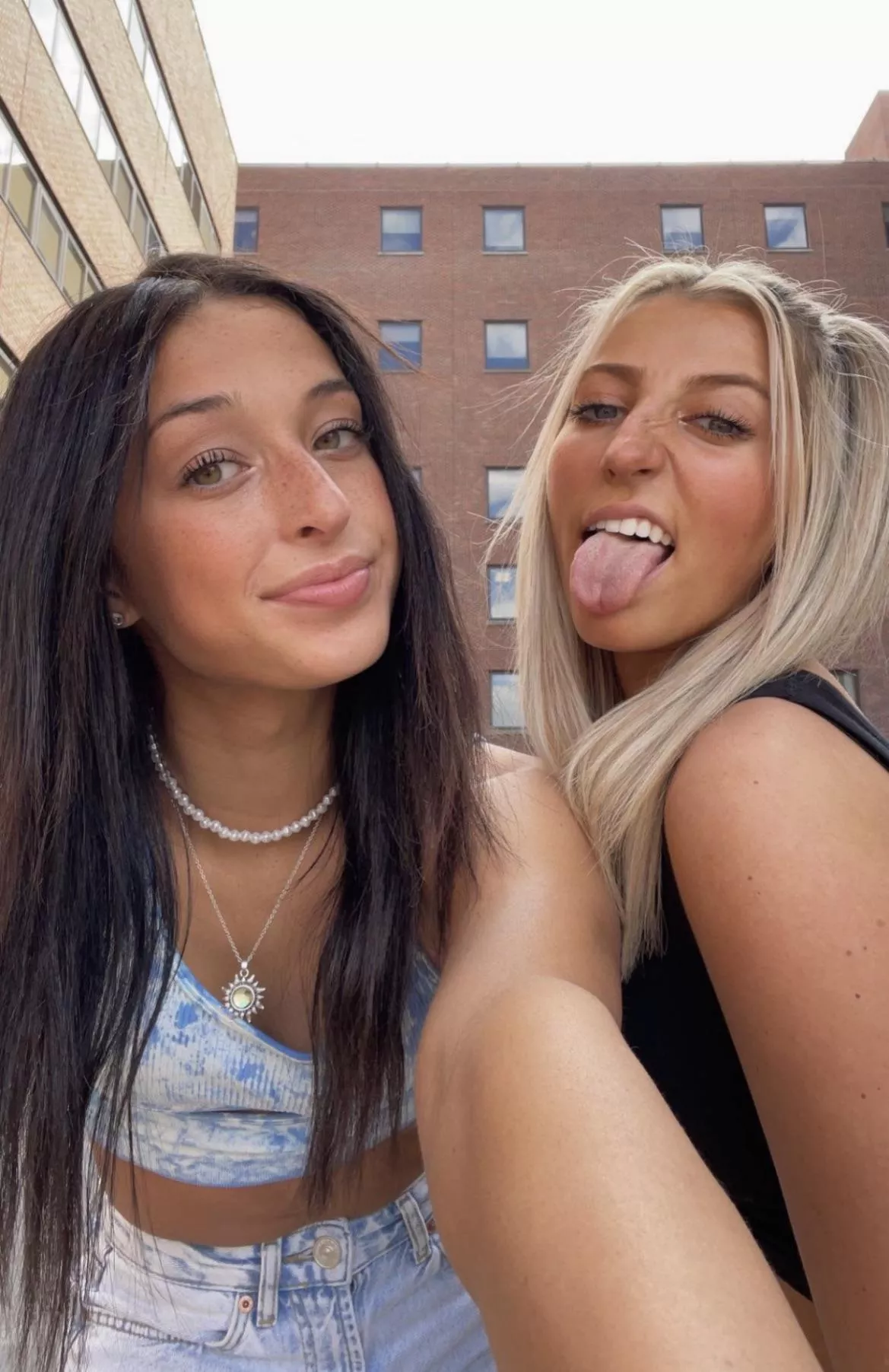 College bffs (IUTR) posted by macdawg12345