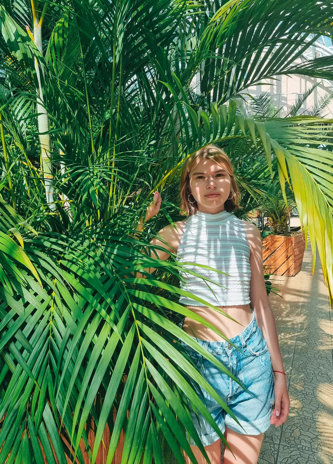 Hiding among the leaves [f] posted by secretgarden25