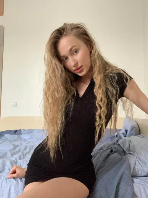 Love this tiny black dress by lubojw