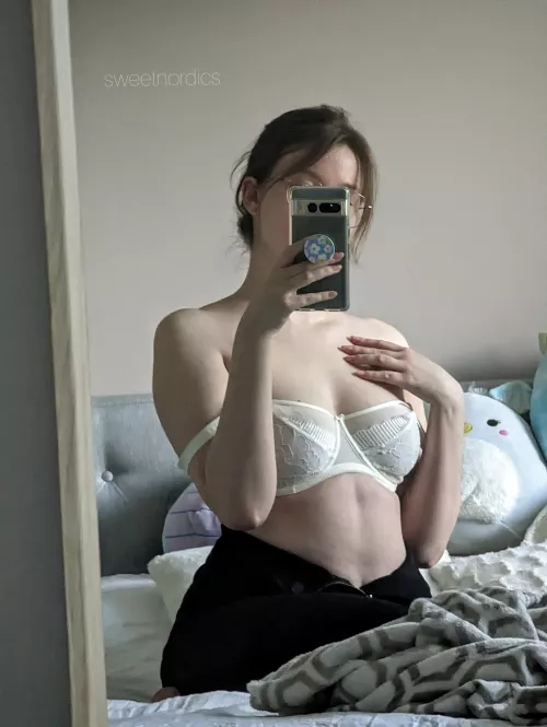 Mondays aren't always that bad [f] by SweetNordics