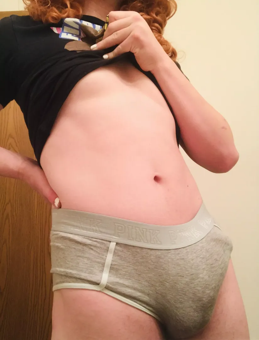 New rule: if you think you're bigger than me, you have to tell me your size 📏 posted by tgirlkelly