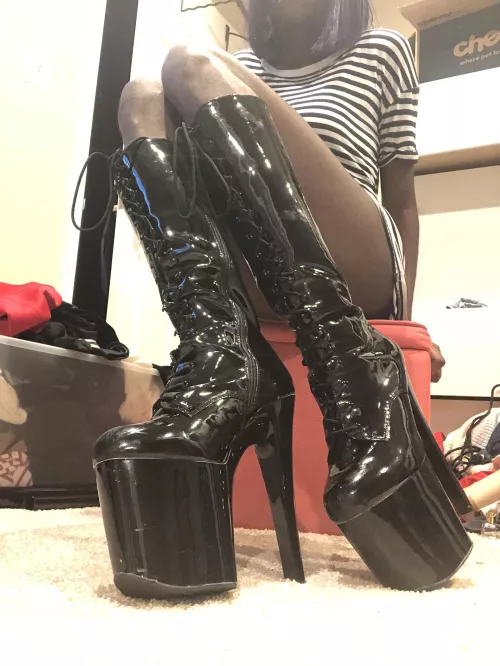 Patent leather looks so good on me by MissxNatalia