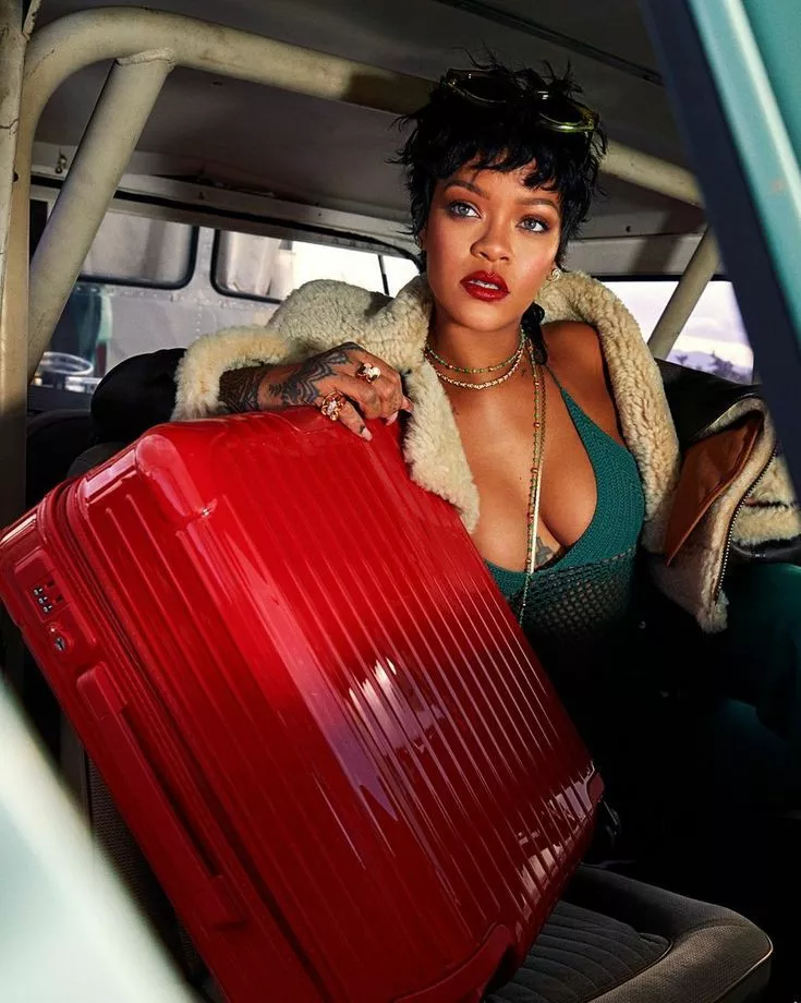 Rihanna posted by Djf47021