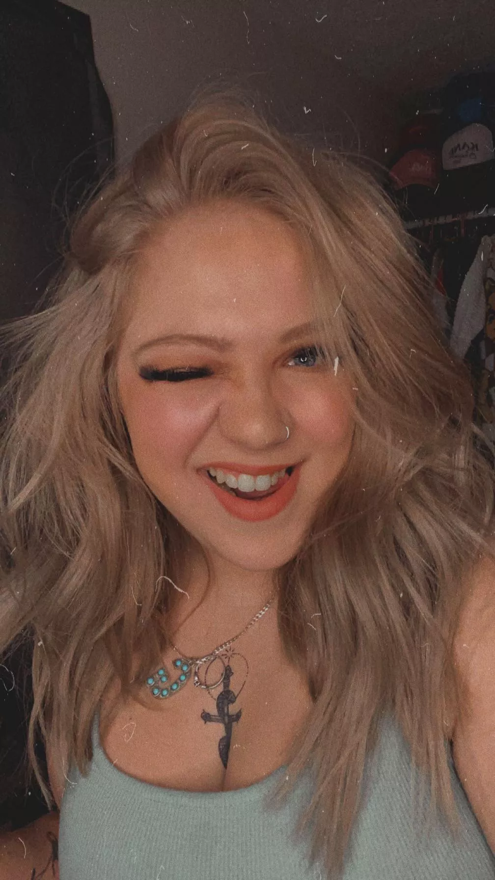 You make me smile like the sun posted by baby-barbie007