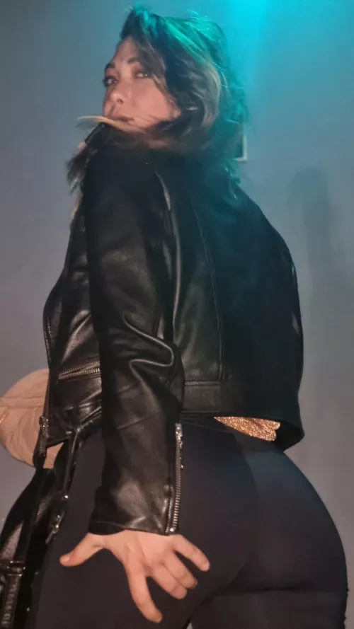 Bet you wanna taste my apple but by dfordivine