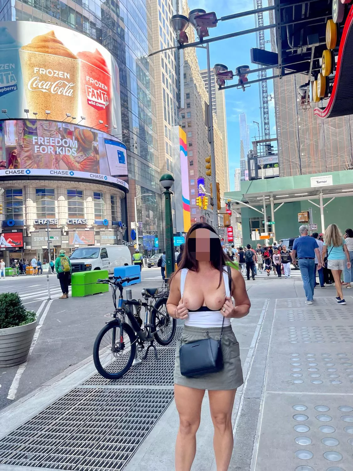 Bucket list flash Timesquare! [f] posted by Kinkycouple247