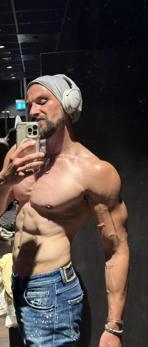 Get that pump ! by MrBobstaneley