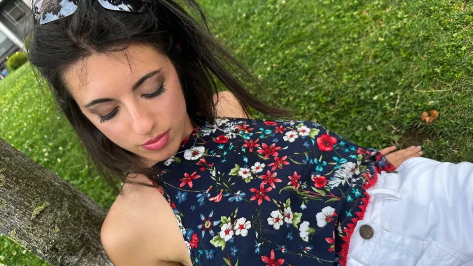 I'm not that used to wear braless outside but....it's like the best feel in the world specially with comfy tops F19 posted by little__devill