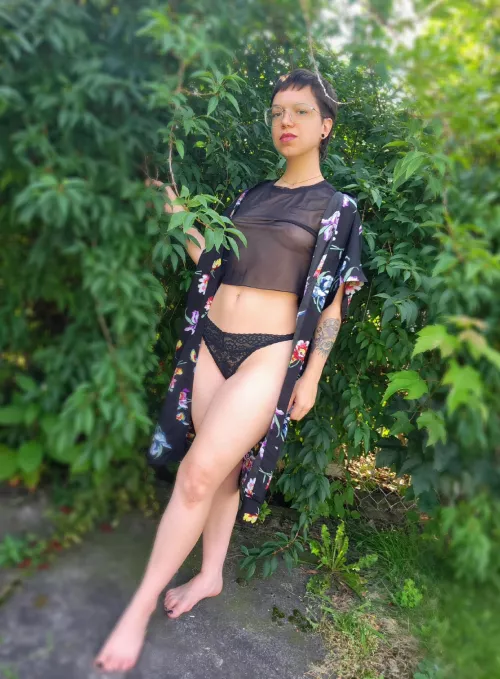 Meet me in the backyard 🌿☘️ by beck_baphomet