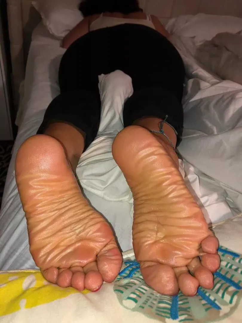 Message me to pay about my sisters stinky soles🤑💰 posted by Healthy_Inflation_38