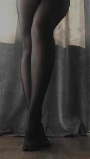 Time to sniff my pantyhose posted by iamliiaa