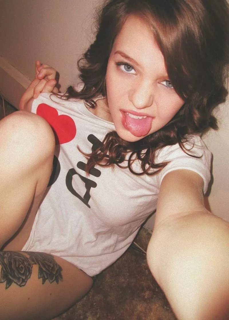 Who's gonna rip my clothes off? 😜 posted by TonguetypeGirl