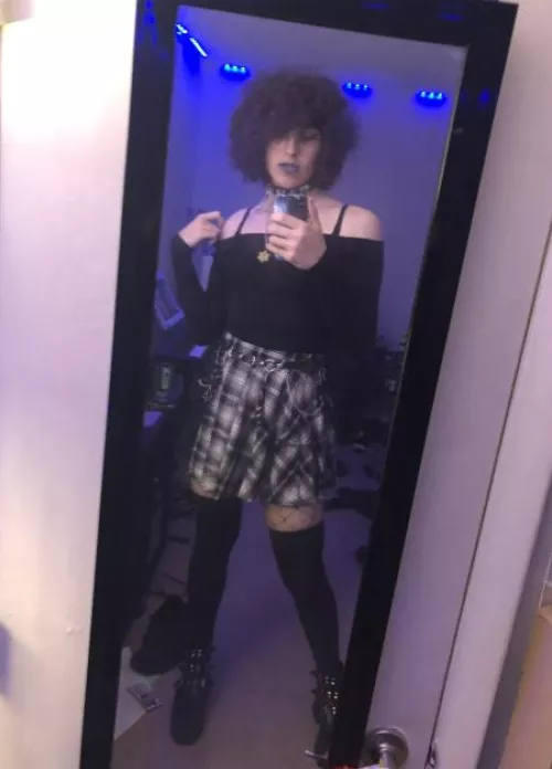 anyone else here like tall femboys? <3 by gothmuffin_