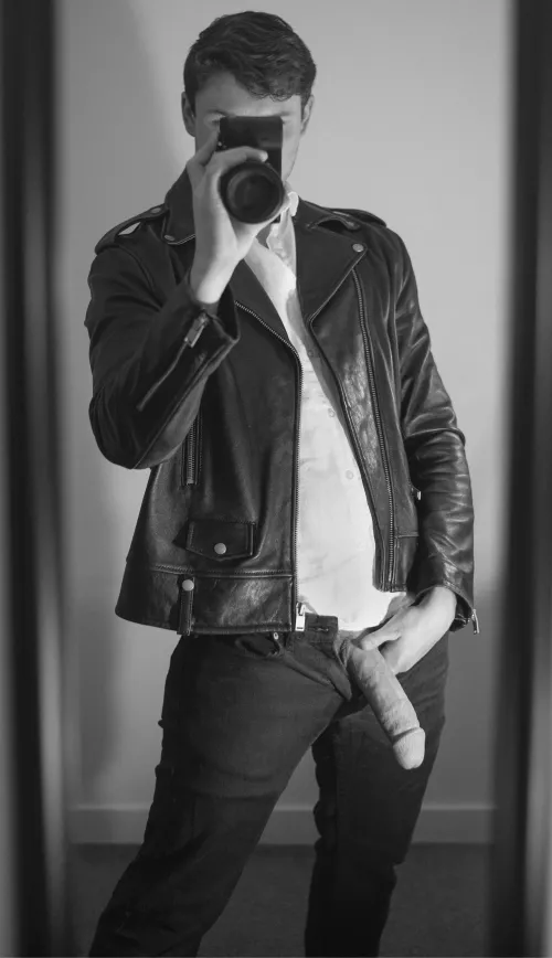 Anyone here like artsy dick pics? by Maple_Cock