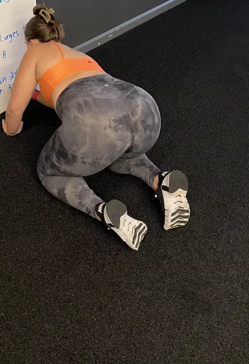 (f) your behind me in the gym what do you do 😏 by soleyspace69