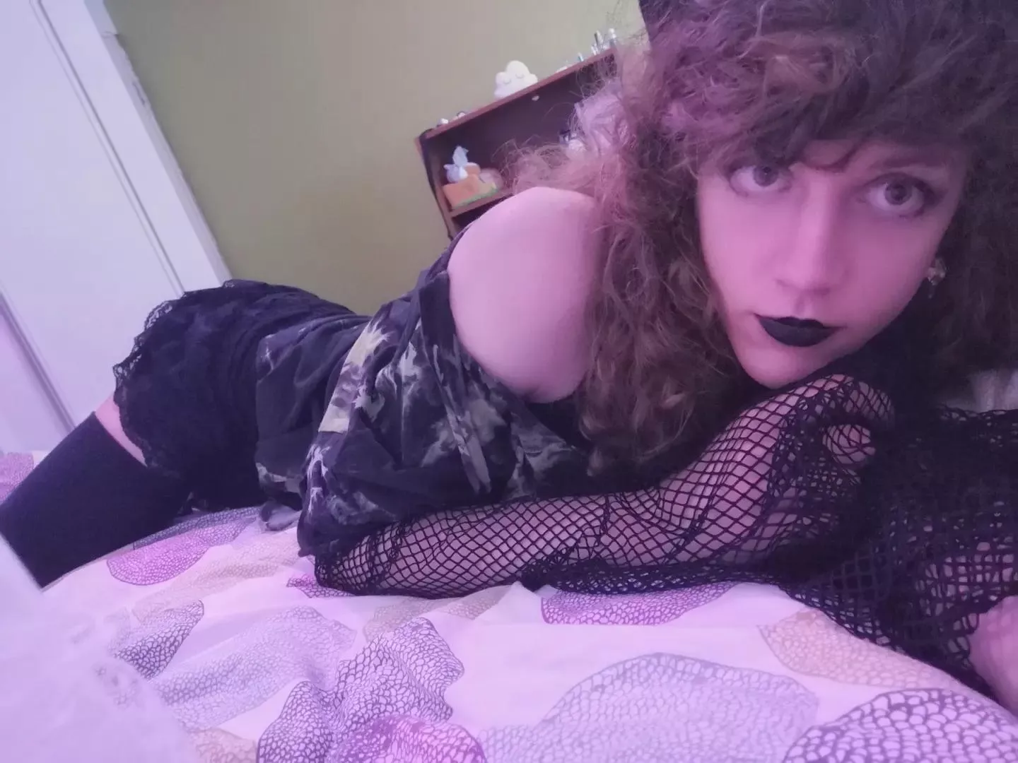 gothy green 🖤💚 posted by sammy0panda