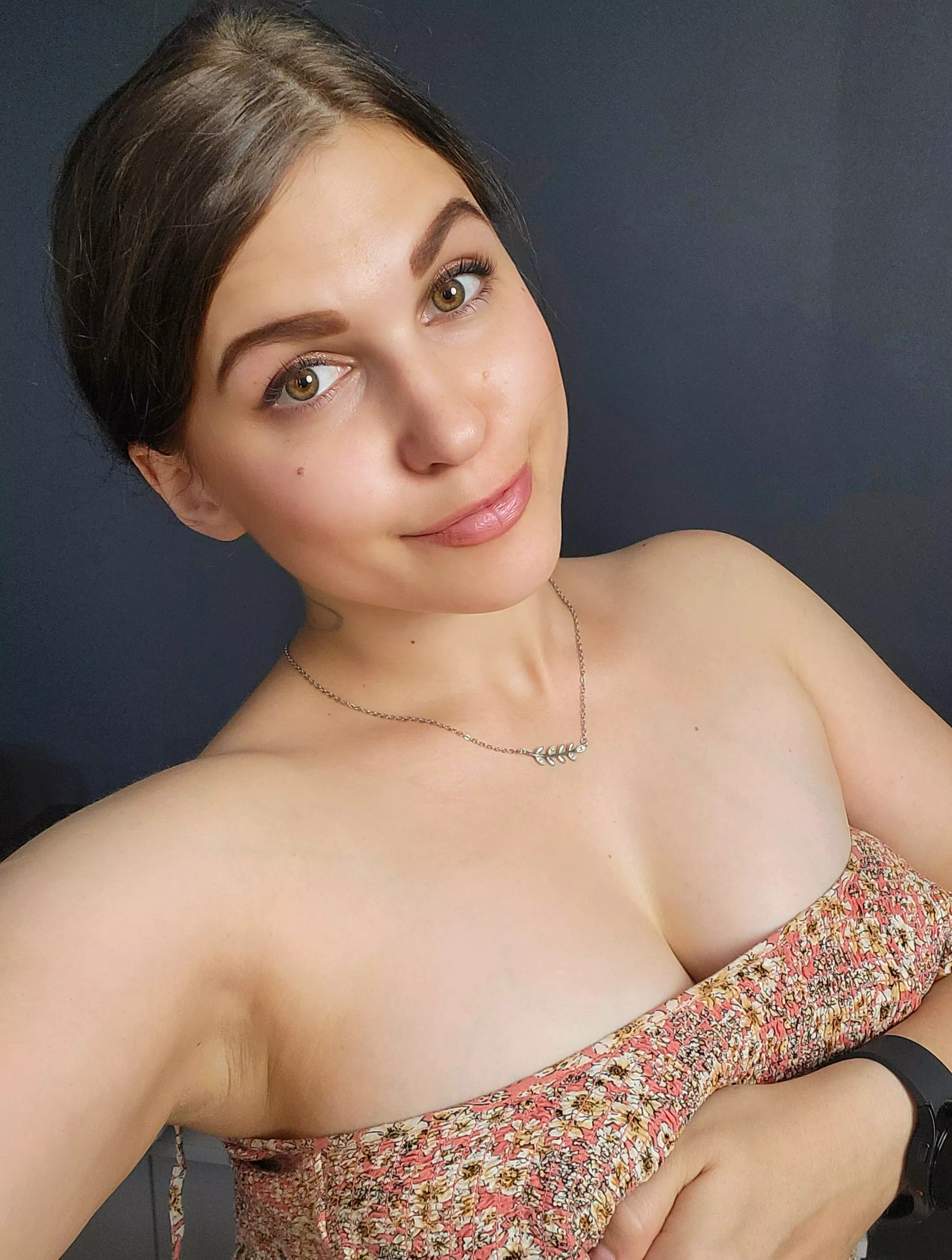 Hey, welcome to my show at @chaturbate [Tiny_hat] 😛 posted by Tiny_hat_