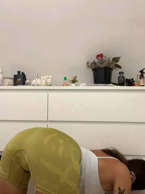 i like my yoga pants to be extra tight by Yikesitsbecca