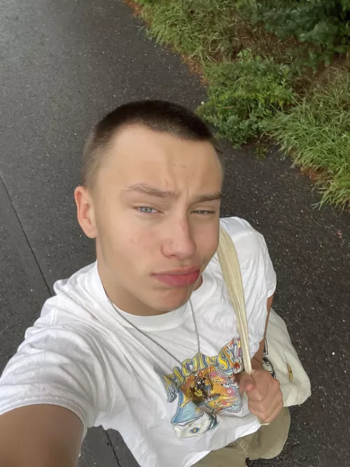 Is there anyone here, that finds me attractive? by Jessdudez