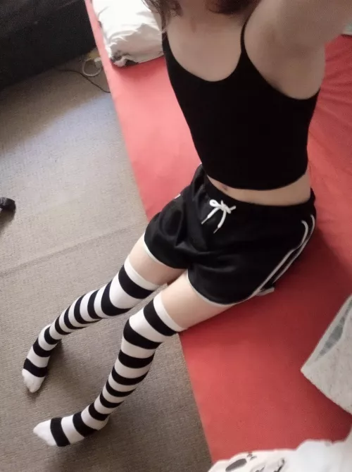 My first actually fem outfit, my friend helped me pick it :D by HotPepega