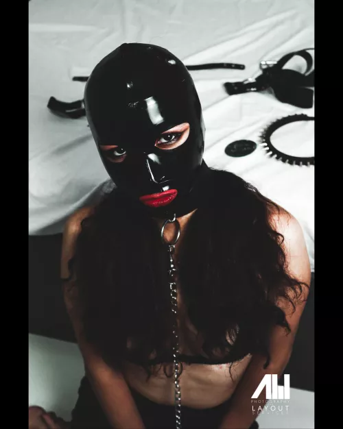 That gaze by Silhouette_Project