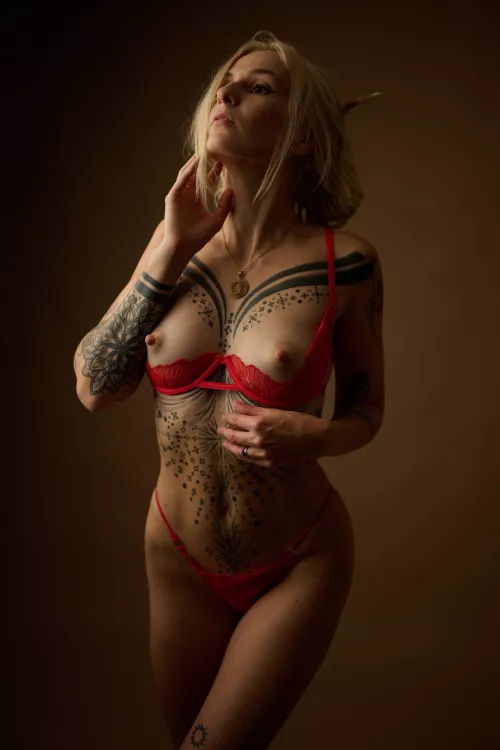 The photographer loved the red on me [f] by spiritualslvt