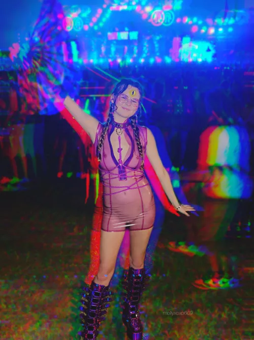 Thinking about wearing this latex dress to imagine again! It sure got me a lot of compliments 😅 by Mollyxoxo669