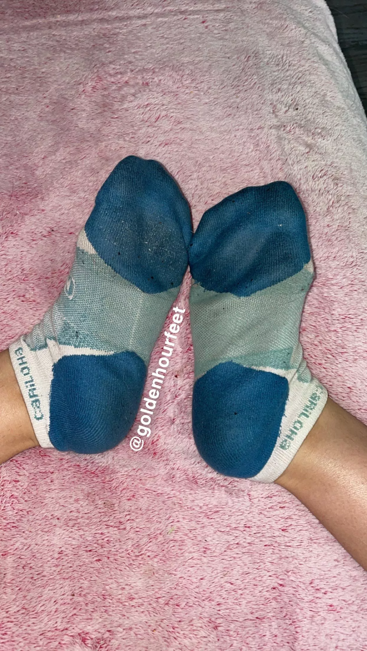 Wanna put my smelly socks in your mouth? 🥰 [selling] posted by goldenhourfeet