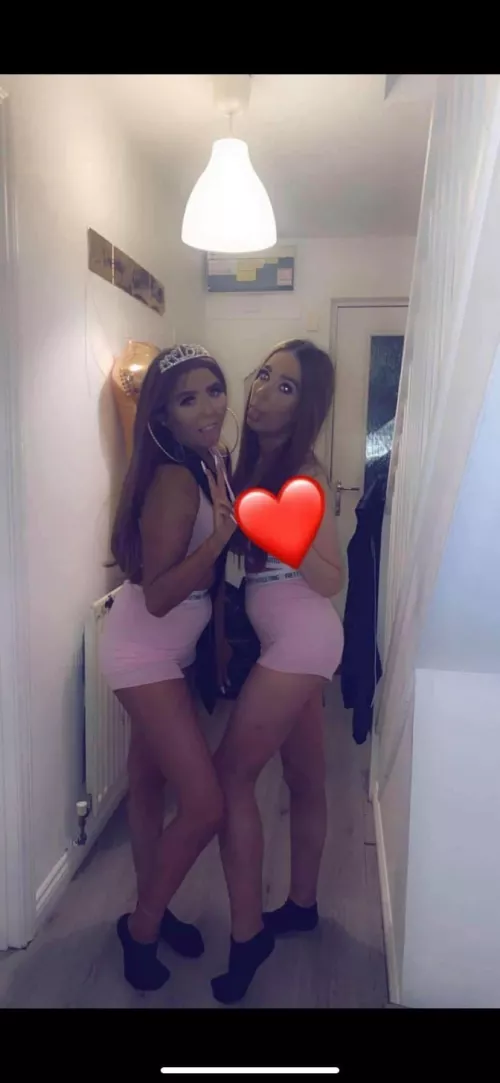 2 Young Desperate Chavs Take Ur Pick L or R🤤 by Catchupreddits