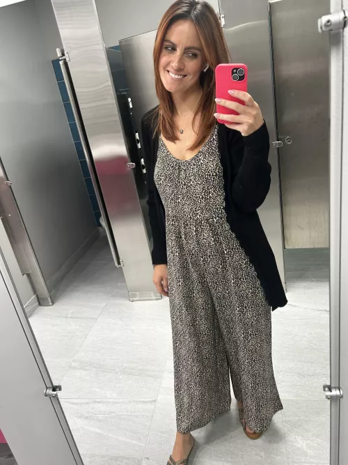 beautiful greetings from a cute girl. [F] by Tay-Rae773