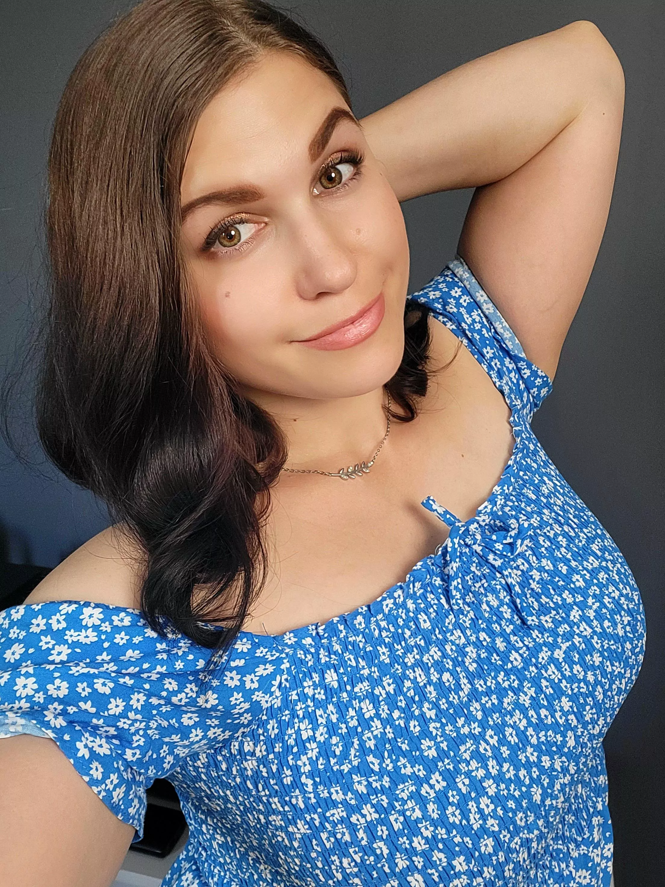 I've started a live show, join me of you want to have some fun 😛 @chaturbate [Tiny_hat] posted by Tiny_hat_