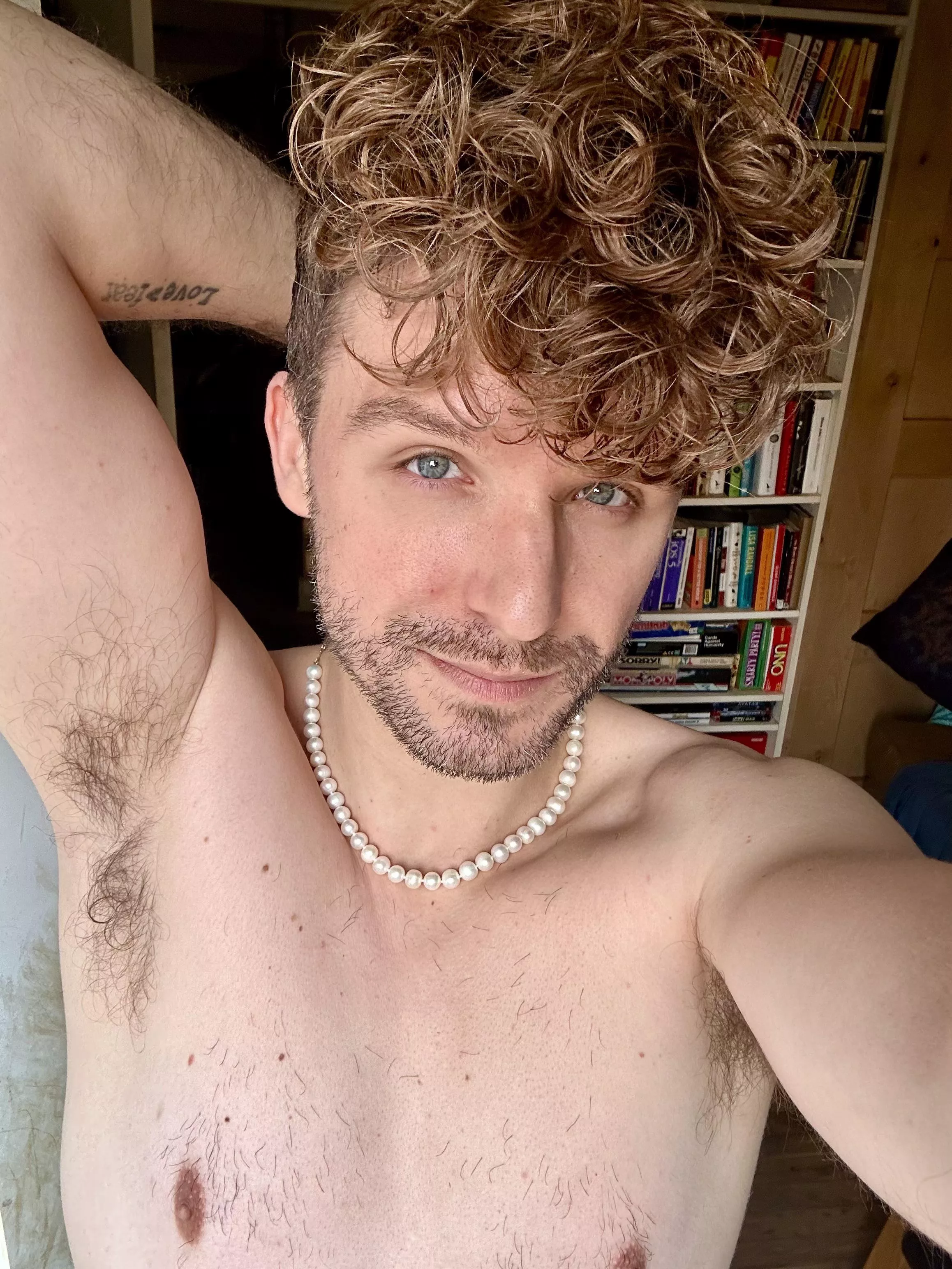 Just got done working out in my pearls, come smell me 😝 posted by Peach-Mysterious