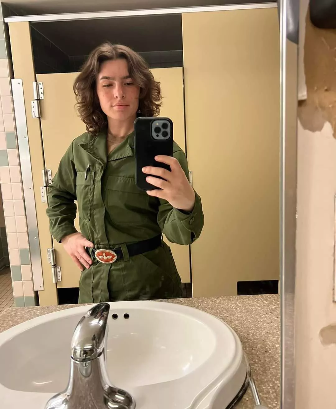 Navy gal posted by RadiumQuantative