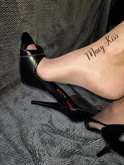 Peeptoes are my favorite by MacyKiss