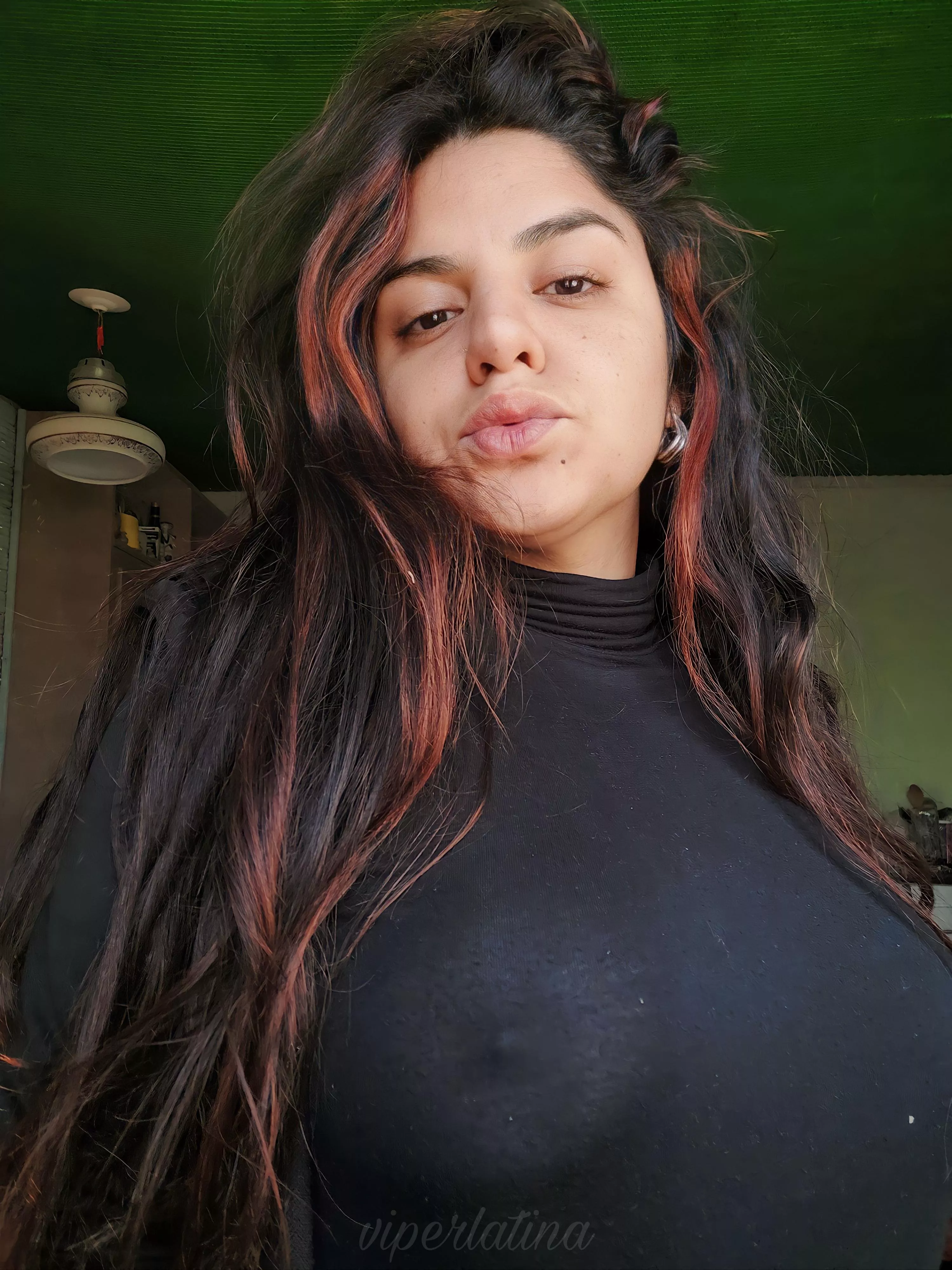 The breeze runs a chill through my chest posted by Viperlatina