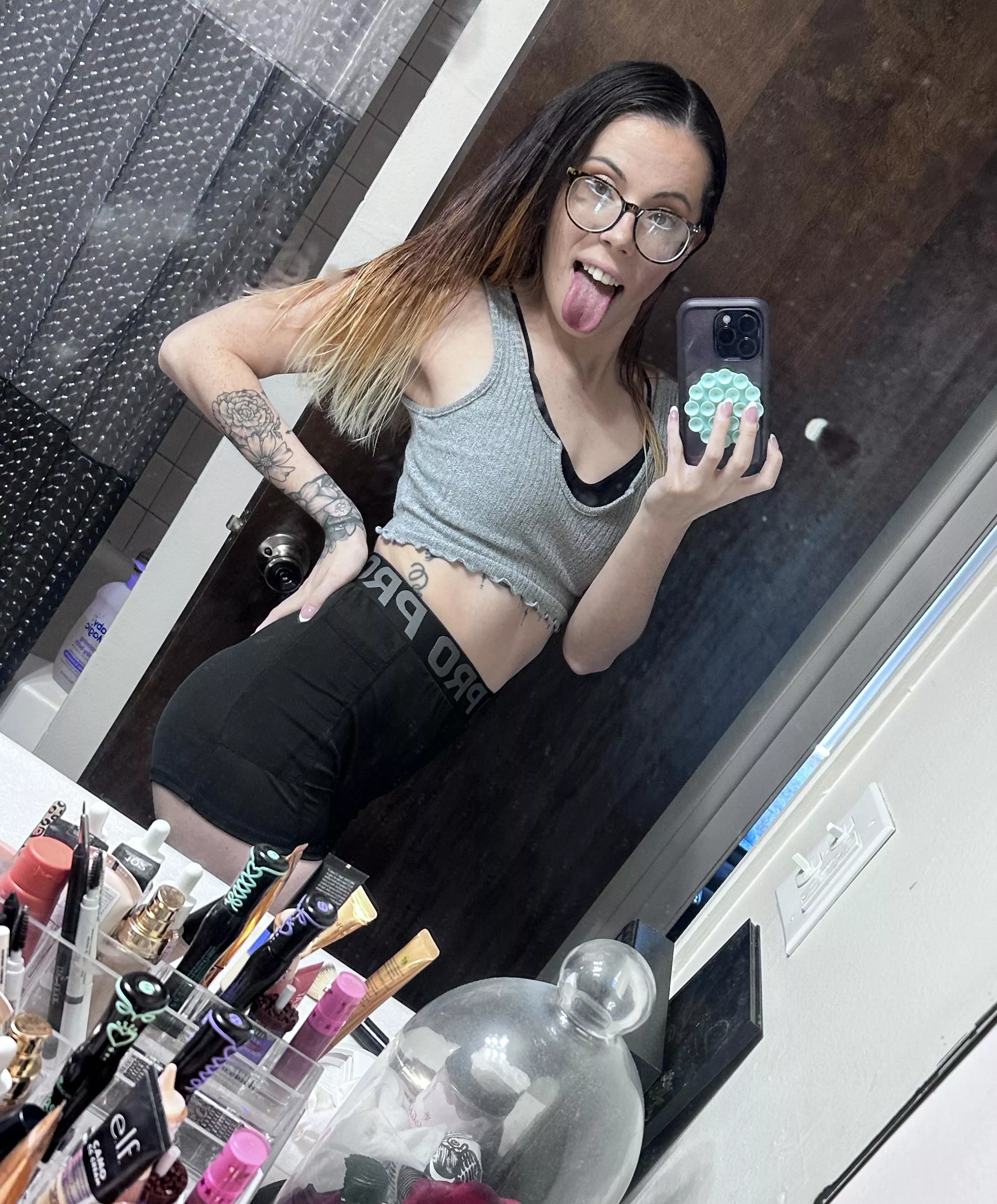 Thirsty Thursday! Go give me a follow @nicholebaby96 posted by TinyTits69420