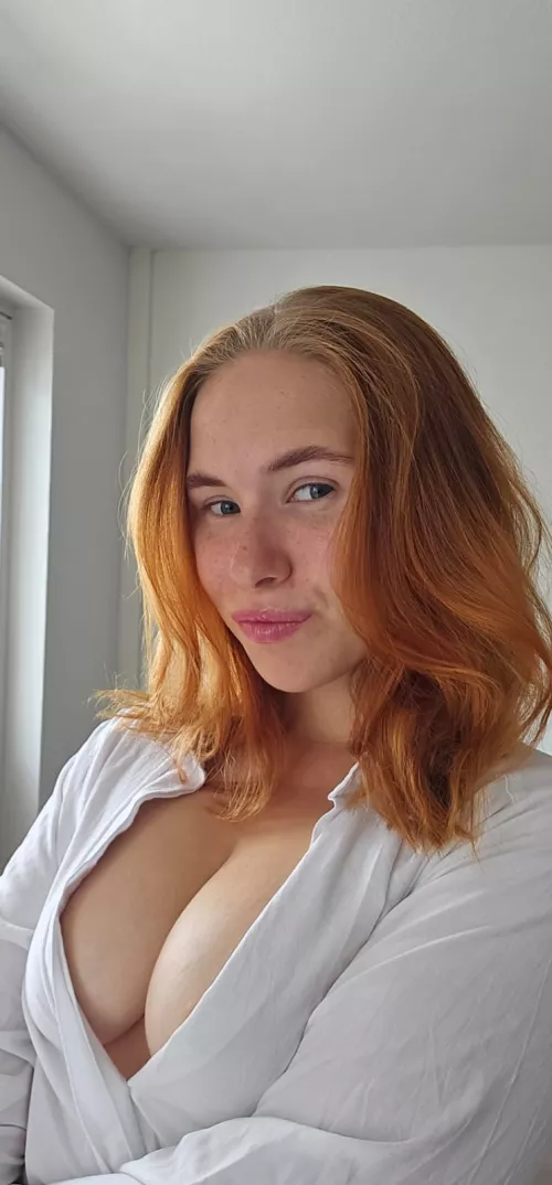 What caught your eyes first? by ImpressivePop6158