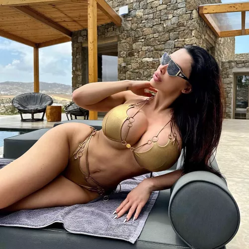 Hey everyone who would like to Jerk and goon to the amazing wonderful **Aletta Ocean** Message me by AdaWongKennedy