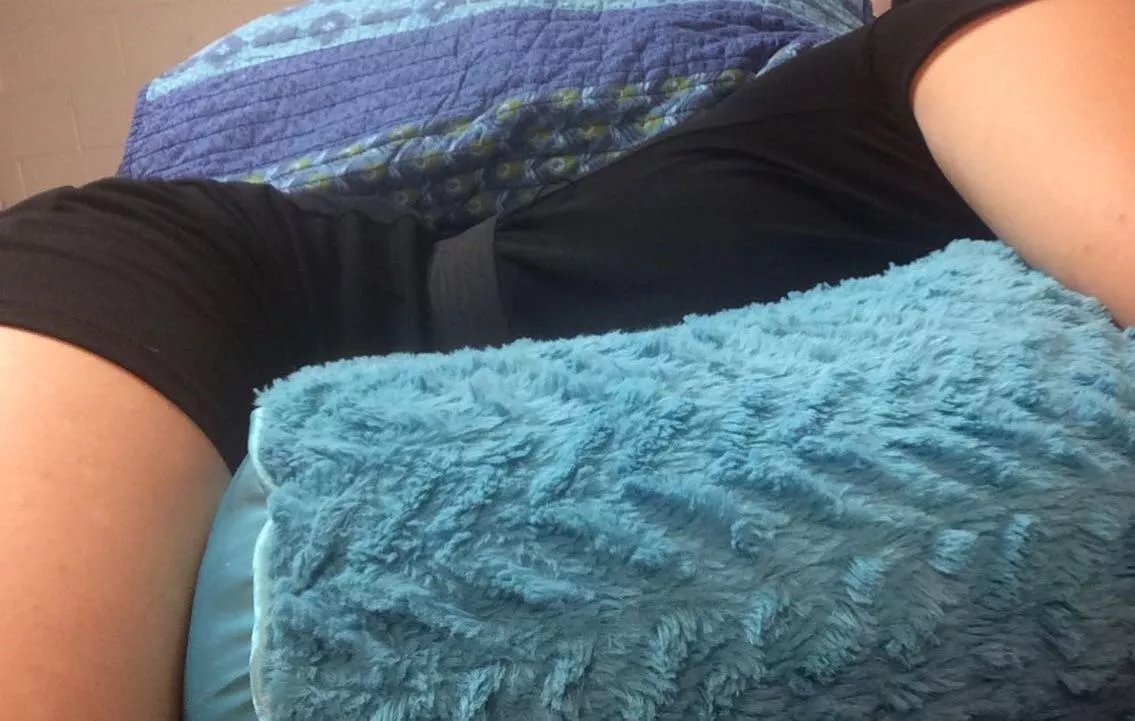 I could definitely use a cuddle buddy rn (f) posted by naughty_miss_