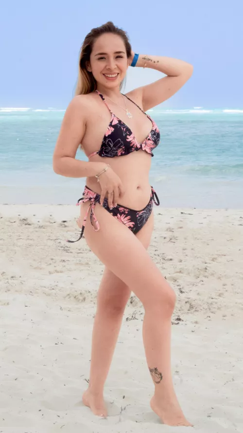 I love the sound of the waves by Jeniferlovesv