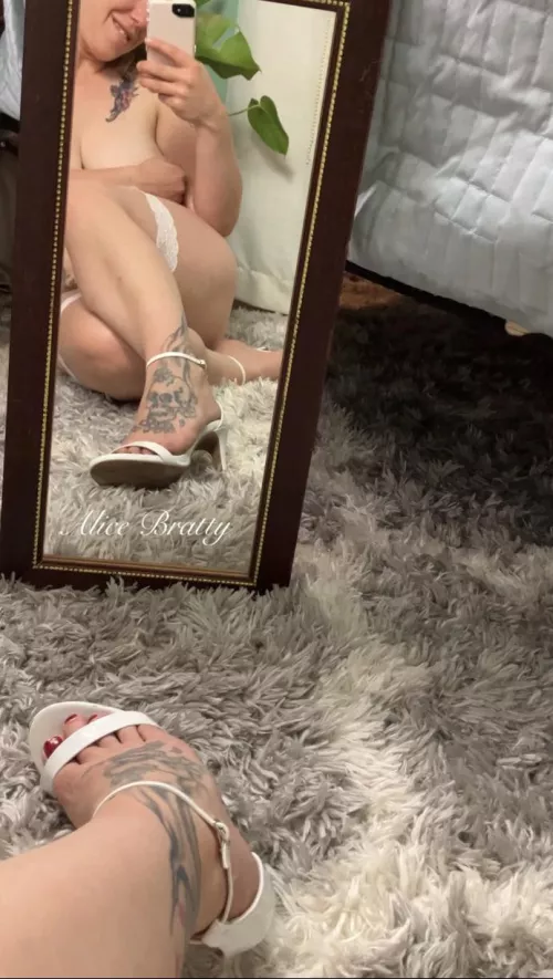 I love to dress in white by AliceBratty