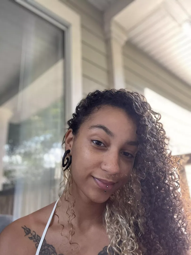 I only recently came to like my freckles posted by avaluna96_