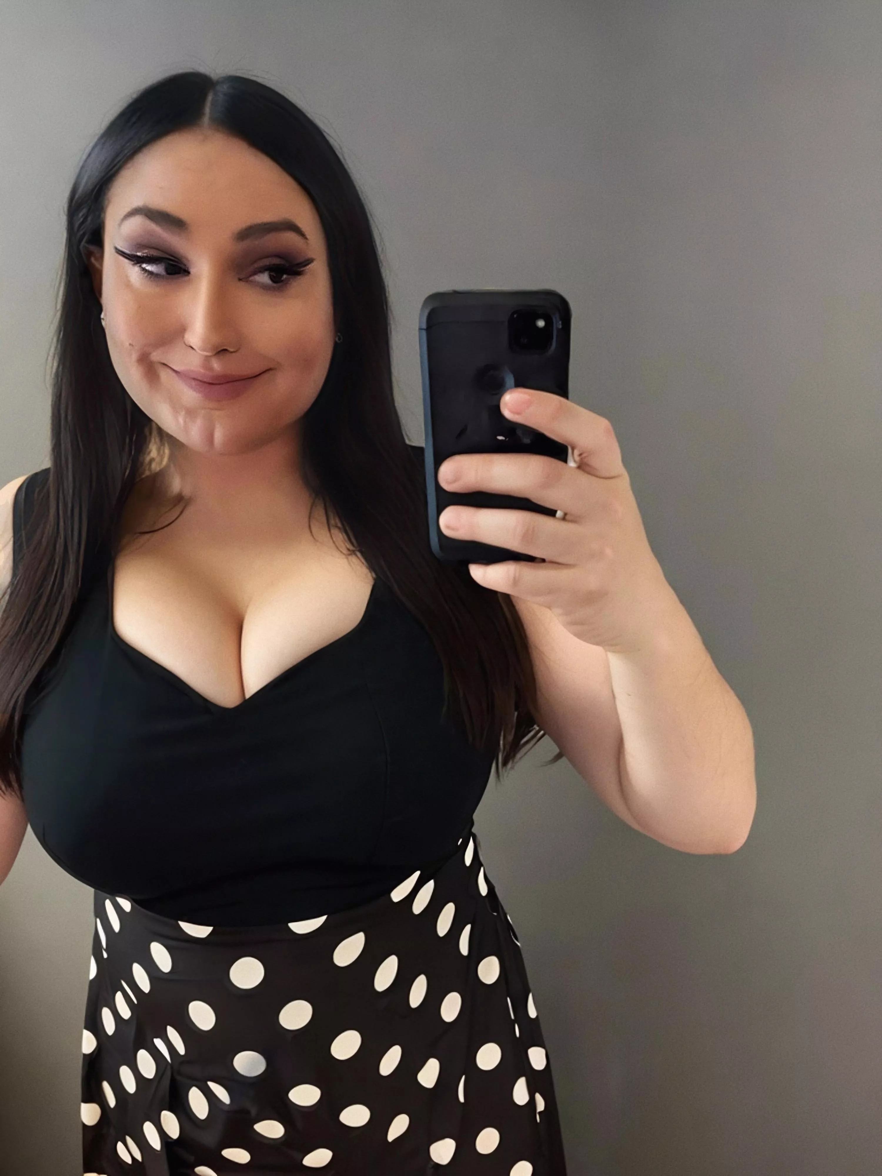 Just started a new job this week, think they'll like my outfit today? posted by ThighHiBby