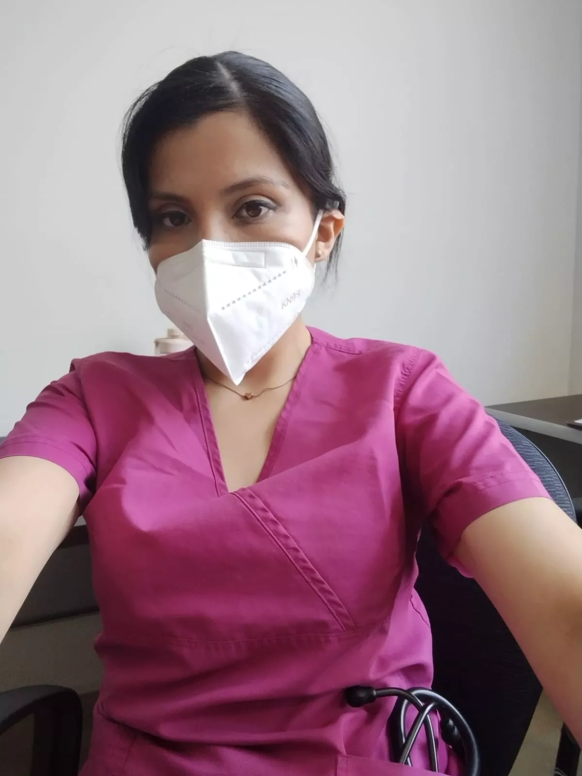 Pretty eyes face and sexy body in purple scrub posted by cardiobsy